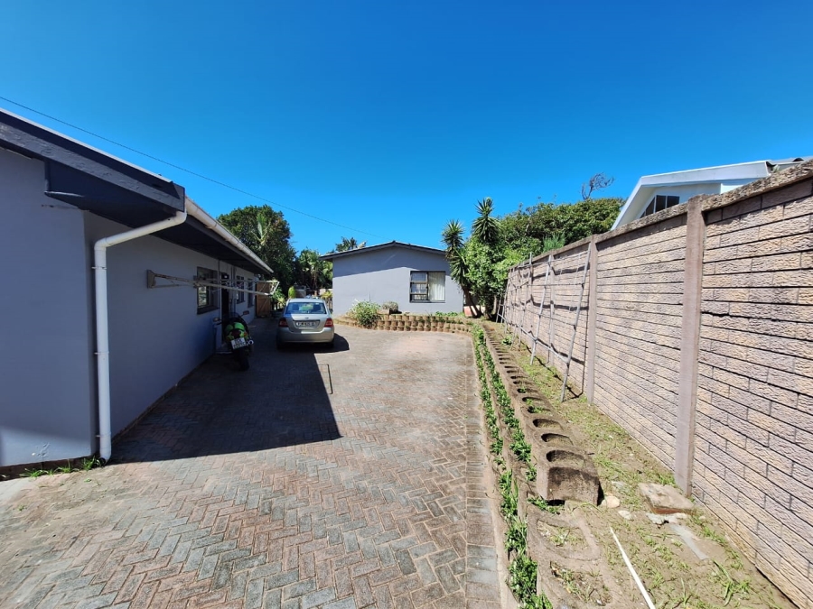 6 Bedroom Property for Sale in Gonubie Eastern Cape
